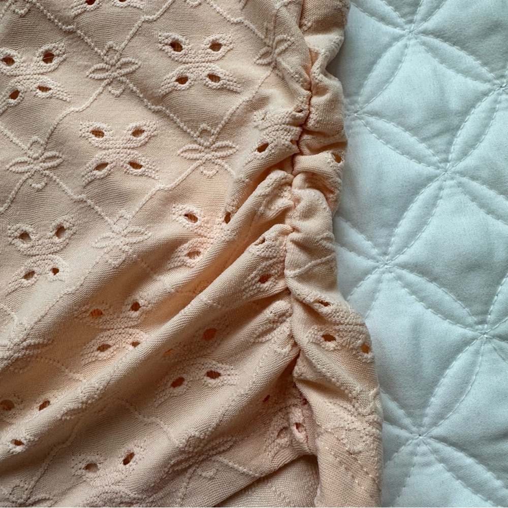 Pink Rose Peach Eyelet Puff Sleeve V-Neck Lace Trim Crop Top Size M - Picture 4 of 10